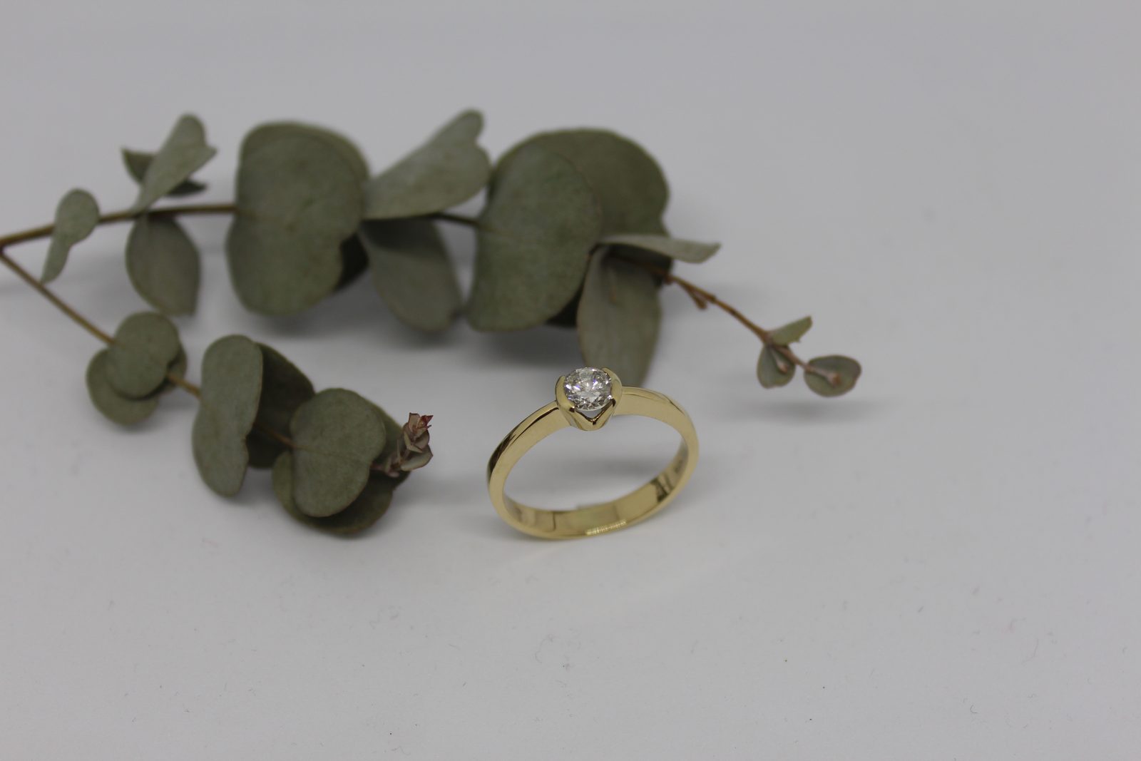 Verlobungsring in Gelbgold mit Brillant