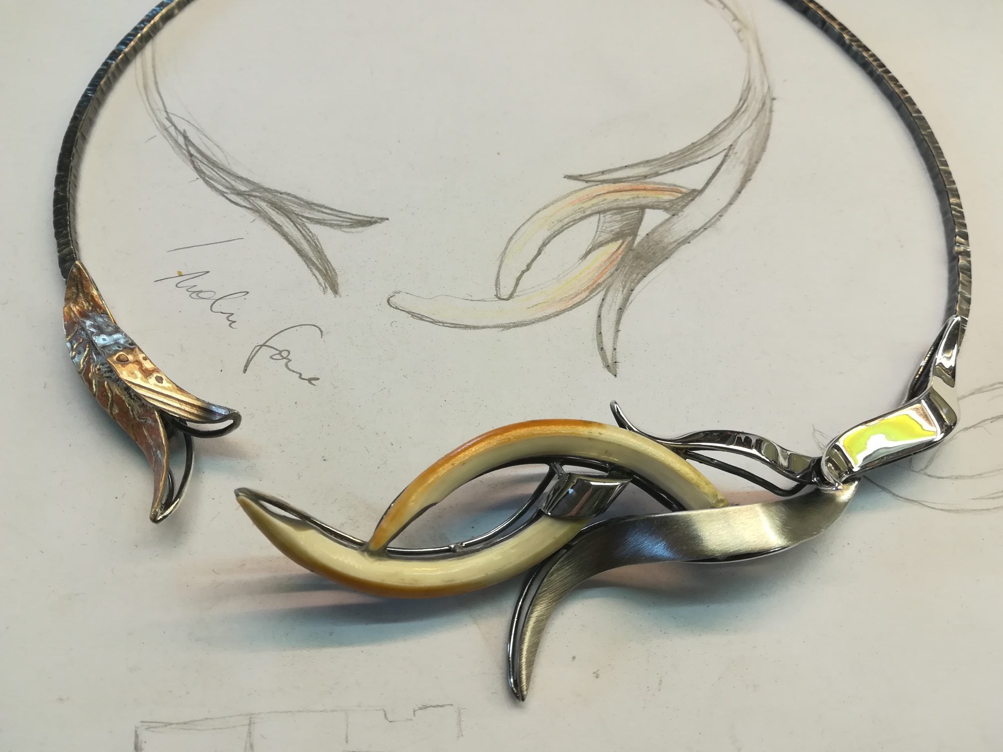 Collier mit Hauern – Entwurf und fertiges Stück